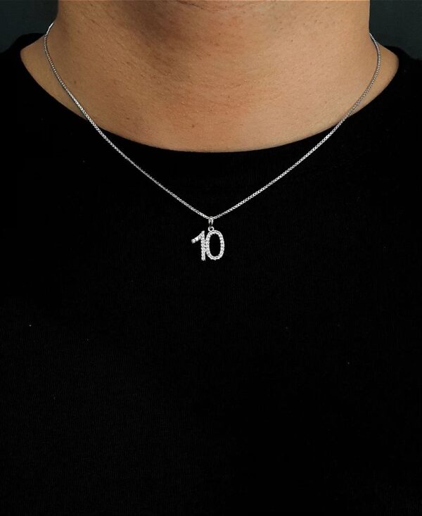 Gargantilha NJ + pingente 10 banhado a ouro branco