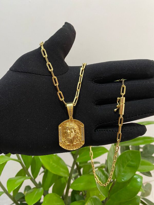Corrente CADEADO ALONGADO 6mm + Pingente Jesus Cristo Cravejado Banhado a Ouro 18K