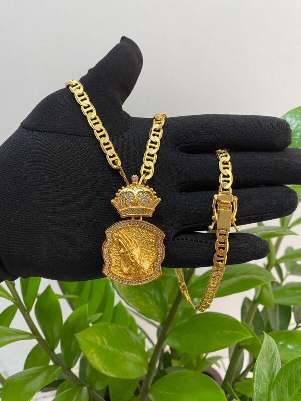 Piastrine 6mm + Pingente Coroa Mão Cruzada Cravejado Banhado a Ouro 18K