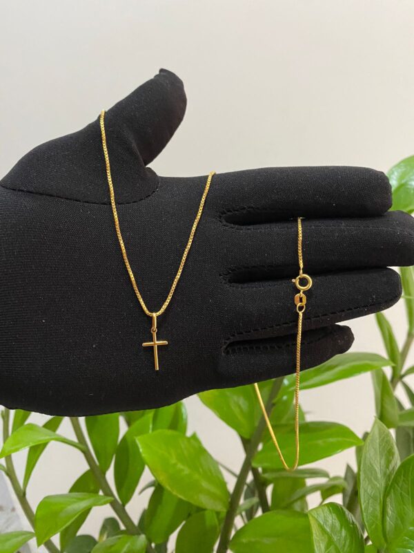 Corrente Veneziana 1.2mm + Pingente Cruz Mini Palito Banhado a Ouro 18K