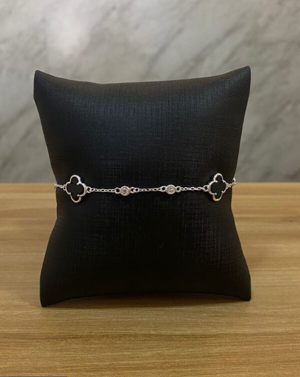 Pulseira Trevo com Pedra Preta e Ponto de Luz em Prata 925