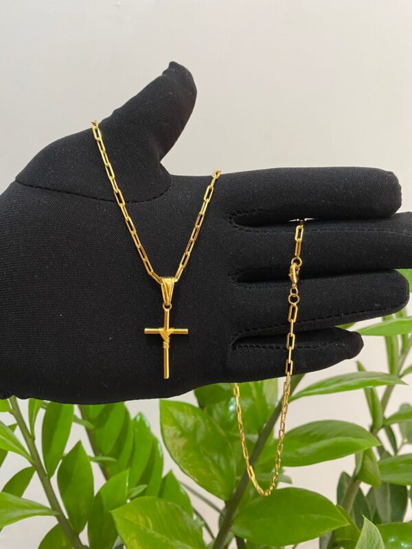 Corrente CADEADO ALONGADO 2mm + Pingente Cruz Amarrada Banhado a Ouro 18K