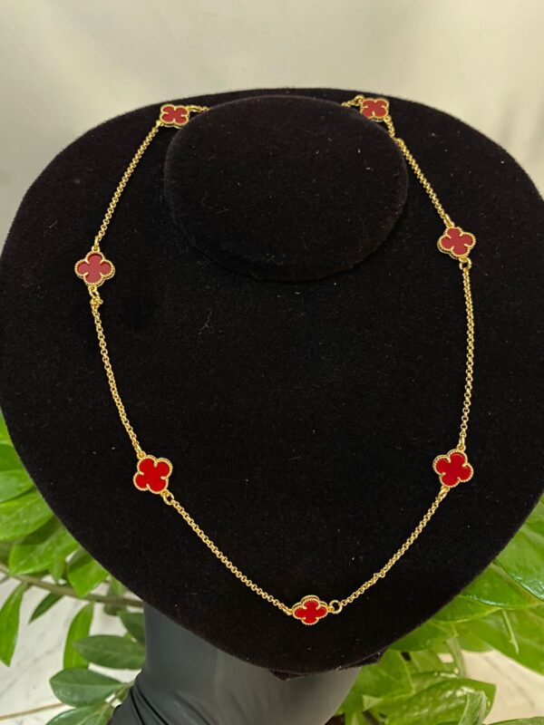 Gargantilha trevo com pedra vermelha 50cm banhado a ouro 18K